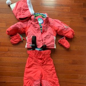 Girl’s 2T snow suit with matching hood and mittens